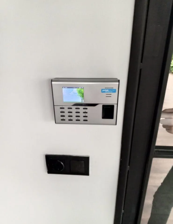 ua860-parmak-izi-cihazi-montaj-goruntusu2