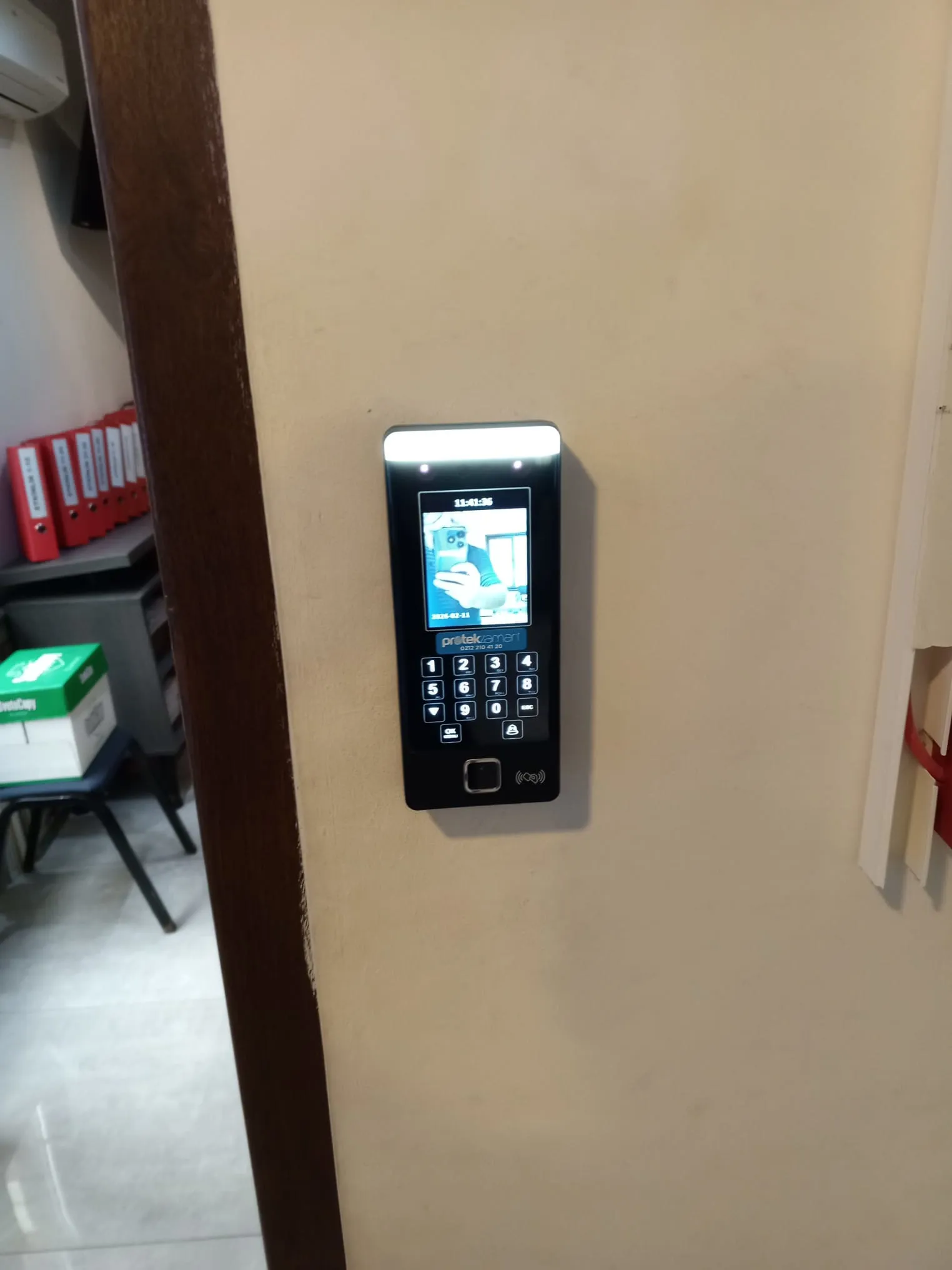 yuz-tanima-cihazi-montaj3jpg