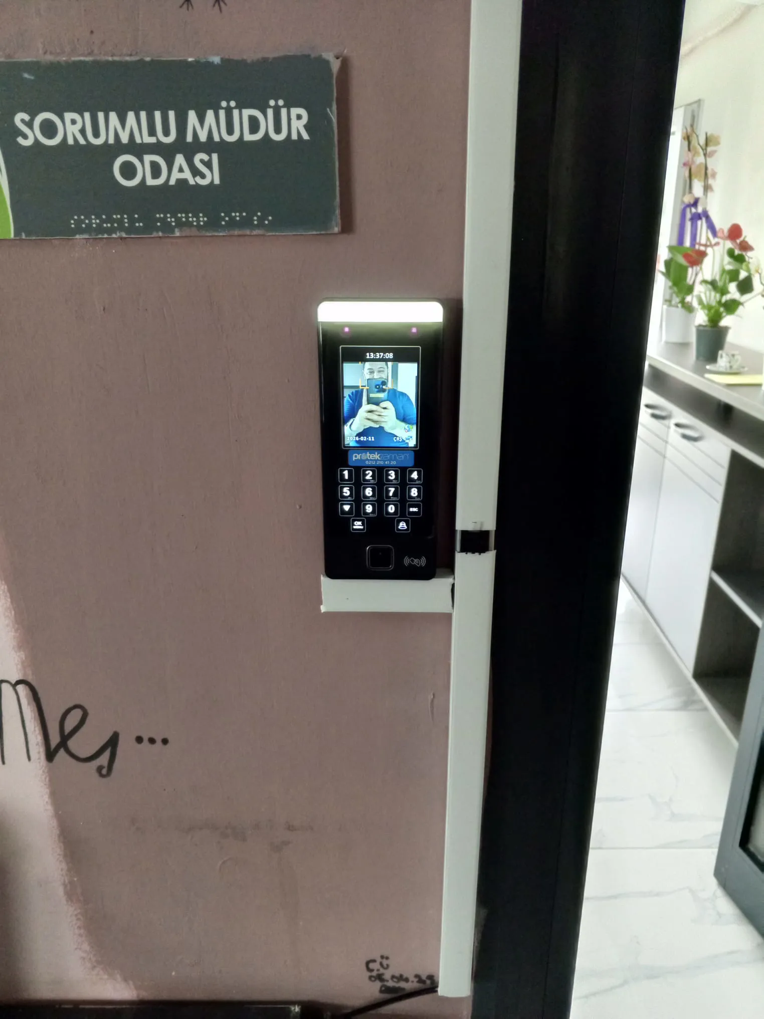 yuz-tanima-cihazi-montaj4jpg